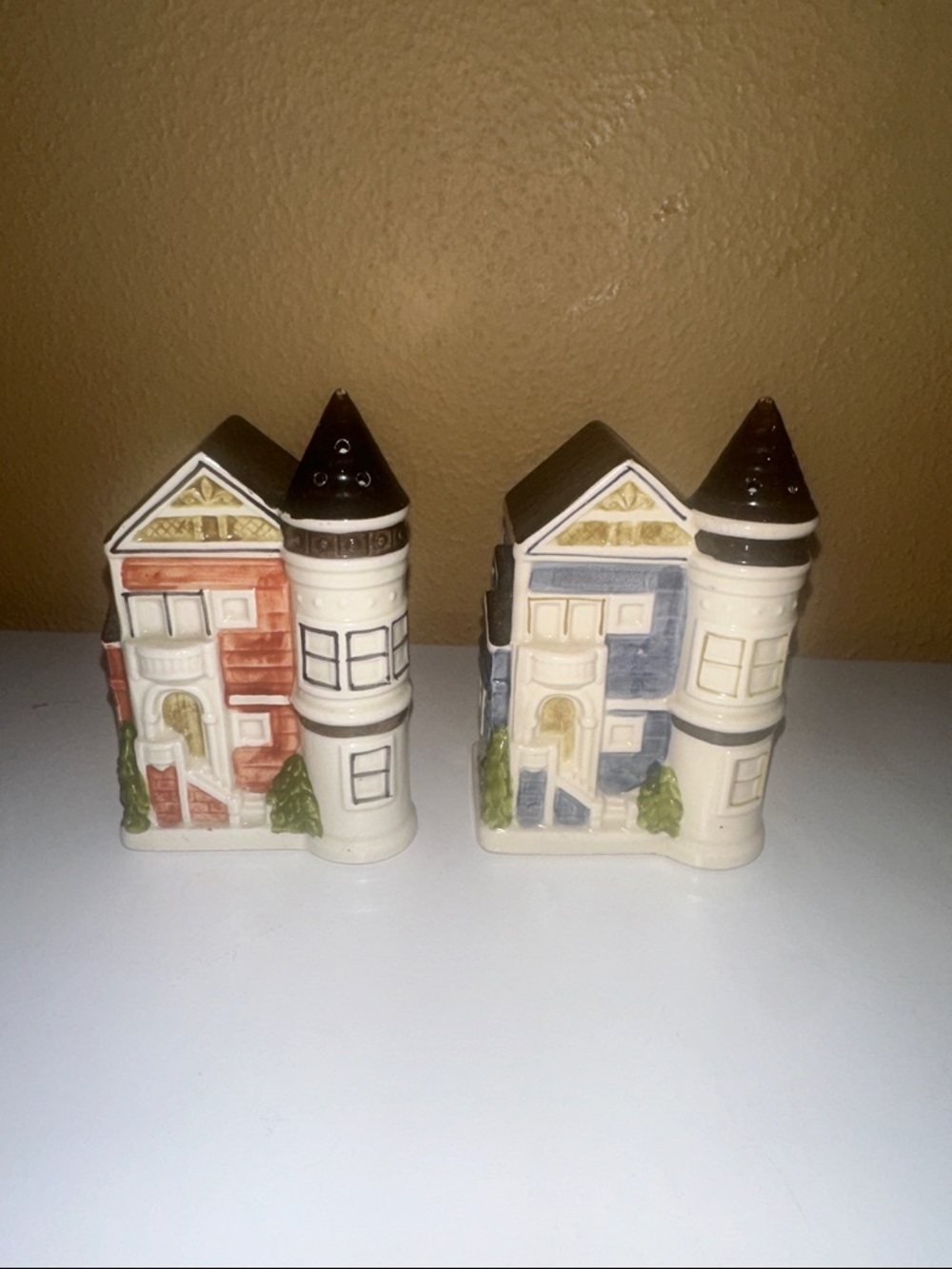 Vintage Victorian houses salt and pepper shakers made in Japan